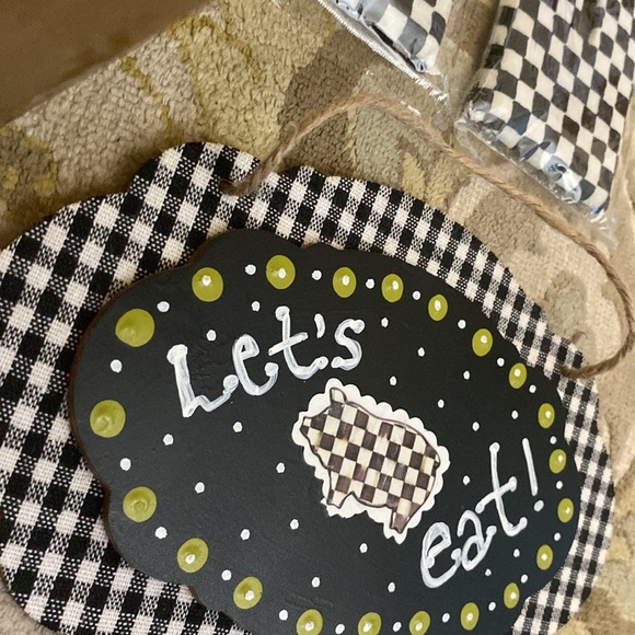 6PC 🐷BUNDLE🐷 —HANDPAINTED- hand made —MKC lovers! Switchplates & hanging decor - Picture 8 of 10